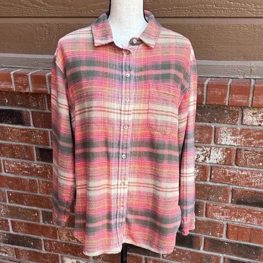 American Eagle Women’s M Pink Gray Plaid Button Down Shirt Flannel Favorite Fit